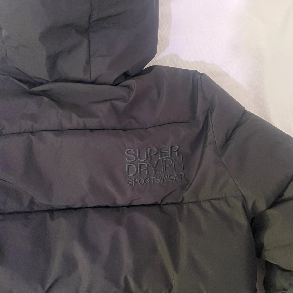 Svart pufferjacka Superdry S - 4