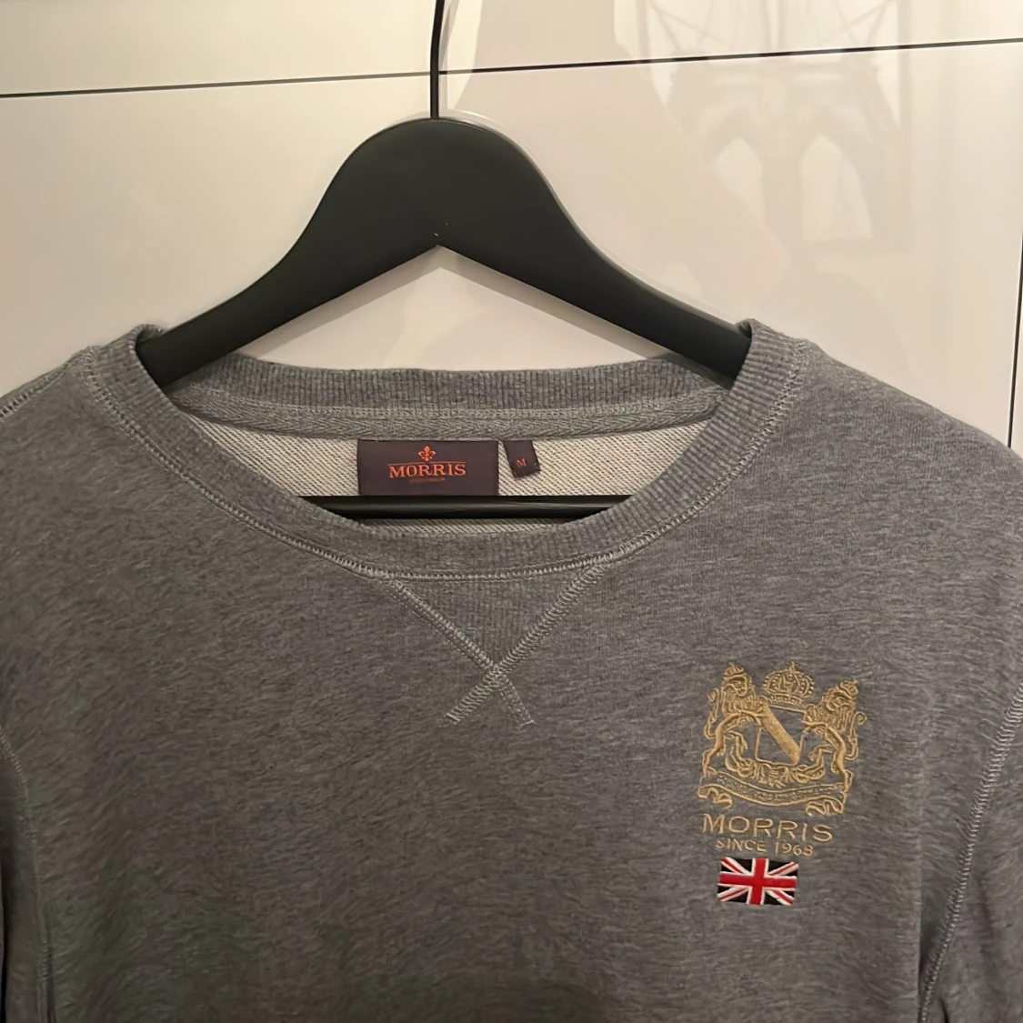 Grå sweatshirt Morris, storlek M men passar S  - 3