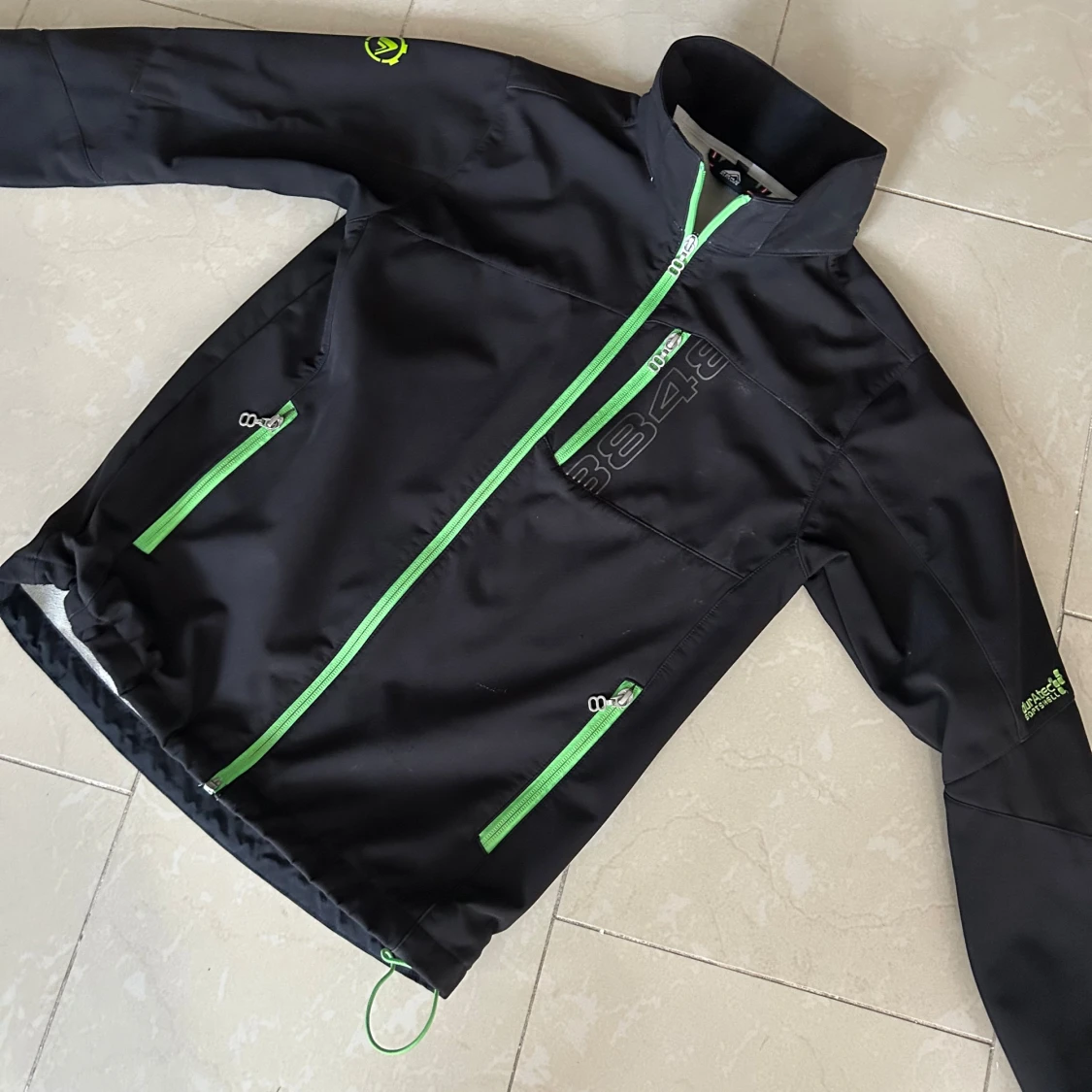 Svart vindjacka från 8848 Altitude