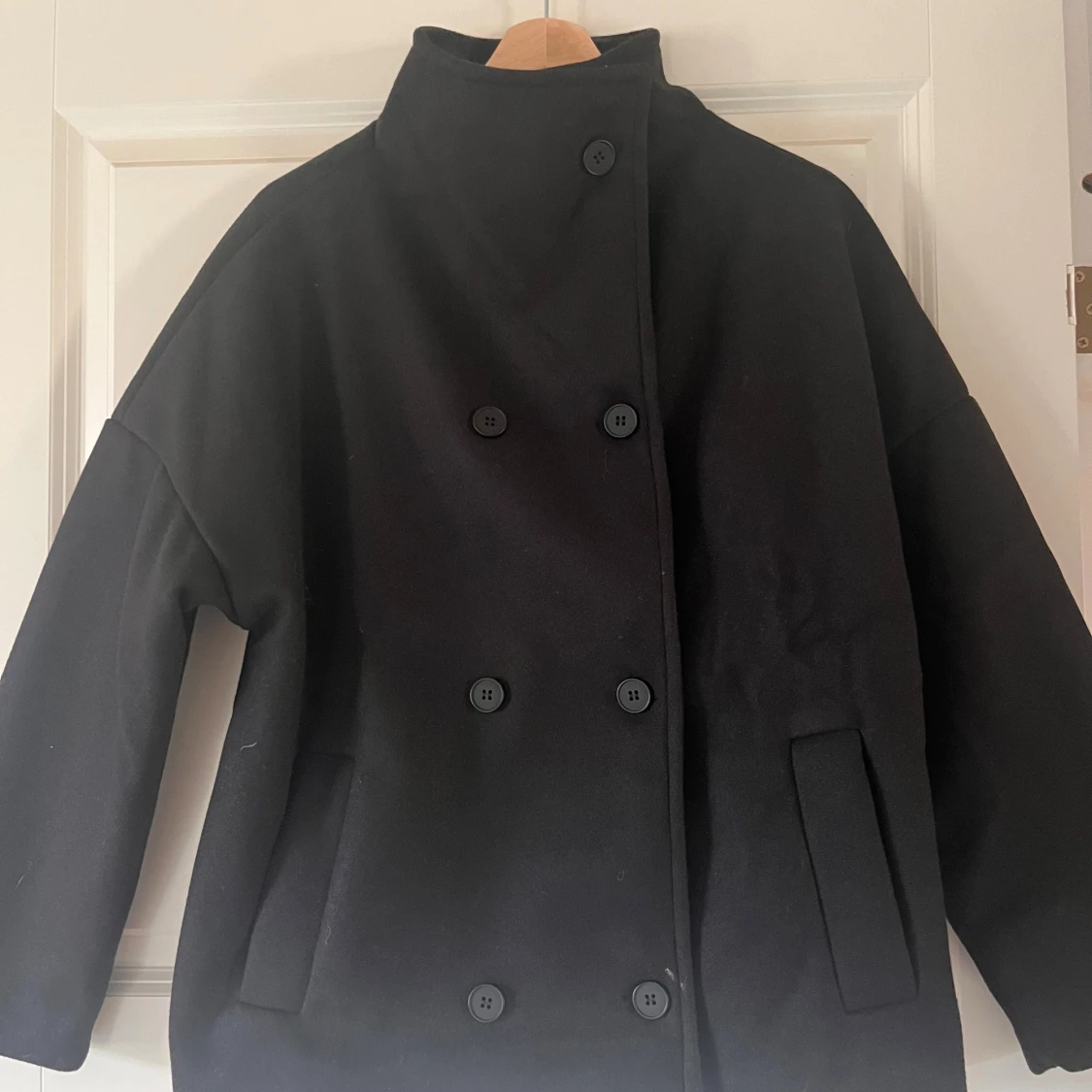 Svart skepparkavaj med knappar - 1