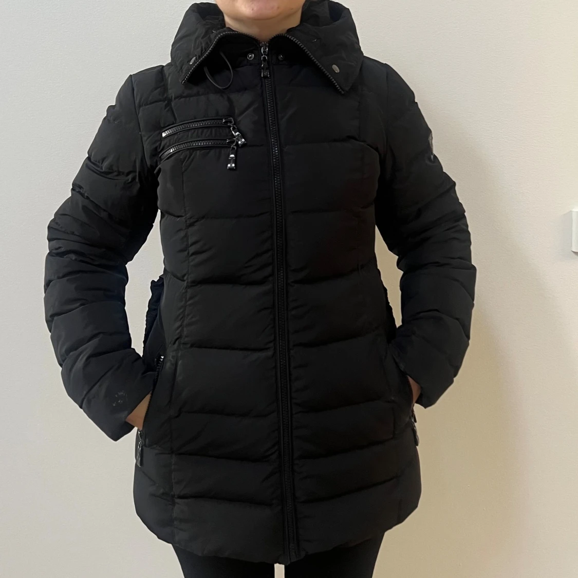 Svart pufferjacka från Hollies, stl 36