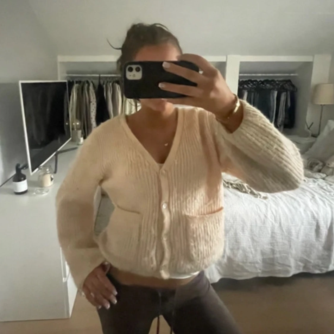 Beige stickad kofta med fickor