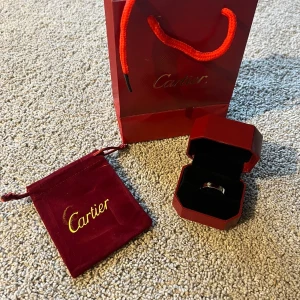 C Ring  - Helt ny & oanvänd ✔️, kommer med tillbehör 🏷️, skickas inom 1 dag 📦, unisex (för män & kvinnor), kontakta gärna för mer info 
