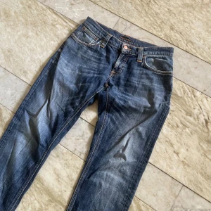Nudie jeans  - Nudie jeans i skön tvätt! St 28/32! Hör av dig vid ytterligare frågor! Mvh Henry 