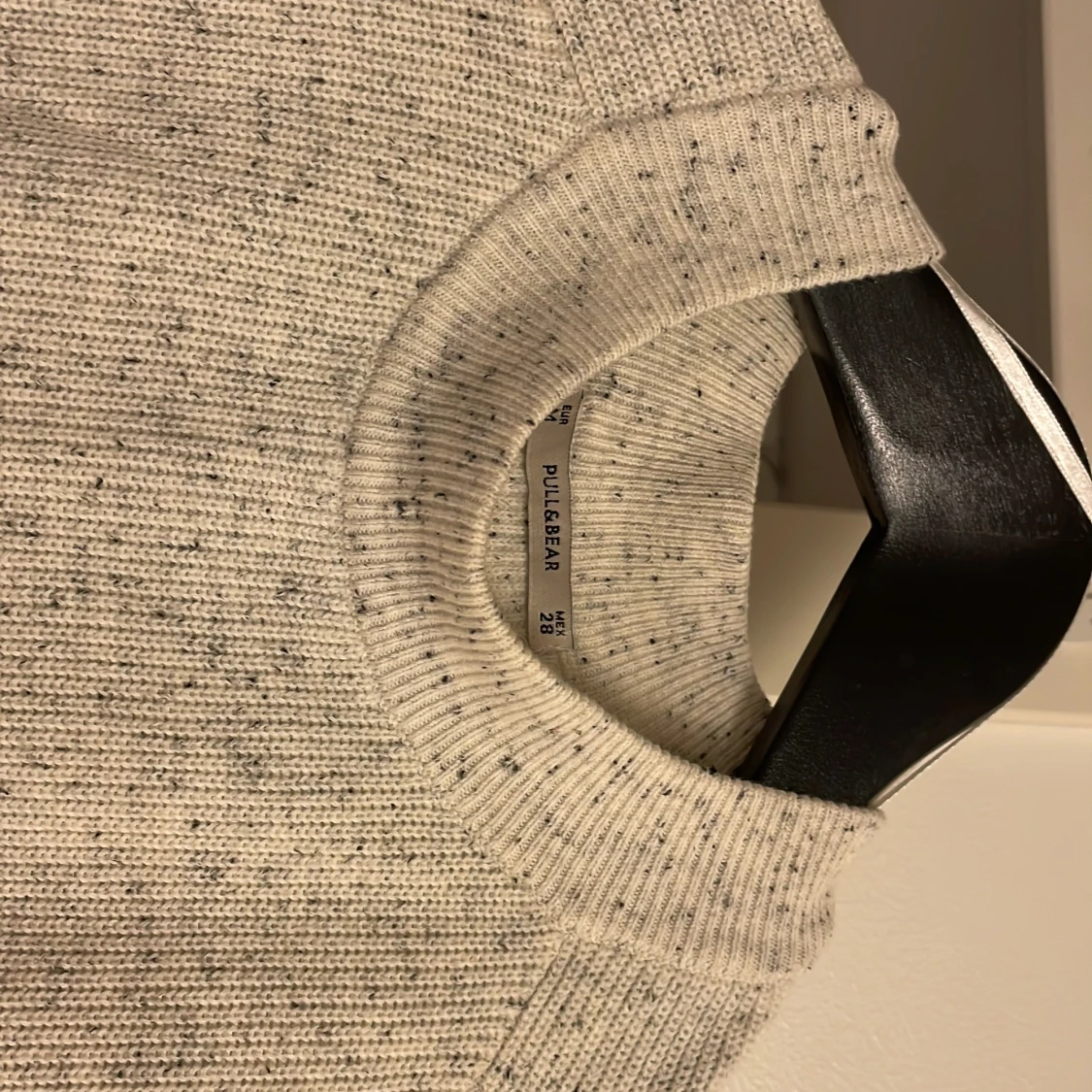 Ljusbeige lång stickad klänning Pull&Bear