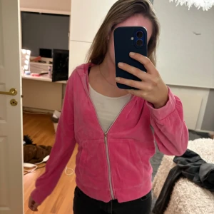 Rosa tröja från Cubus - Mysig tröja att ha på kvällen! Jätteskön och aldrig använd😍 är i storlek 158/164 men passar storlek XS/S