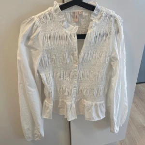 Nelly blus - Så fin blus från Nelly, storlek 32/xxs och aldrig använd, 100% bomull🤍