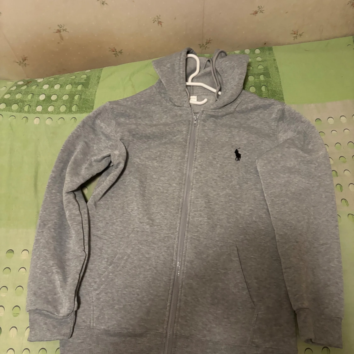 Grå hoodie från Polo Ralph Lauren - 3