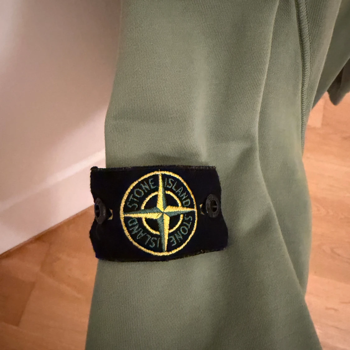 Grön hoodie från Stone Island - 2