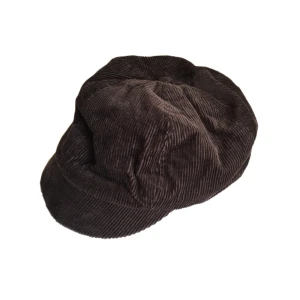 Brun basker/ keps manchester  - Söt basker i manchestertyg, lite liten i storleken 