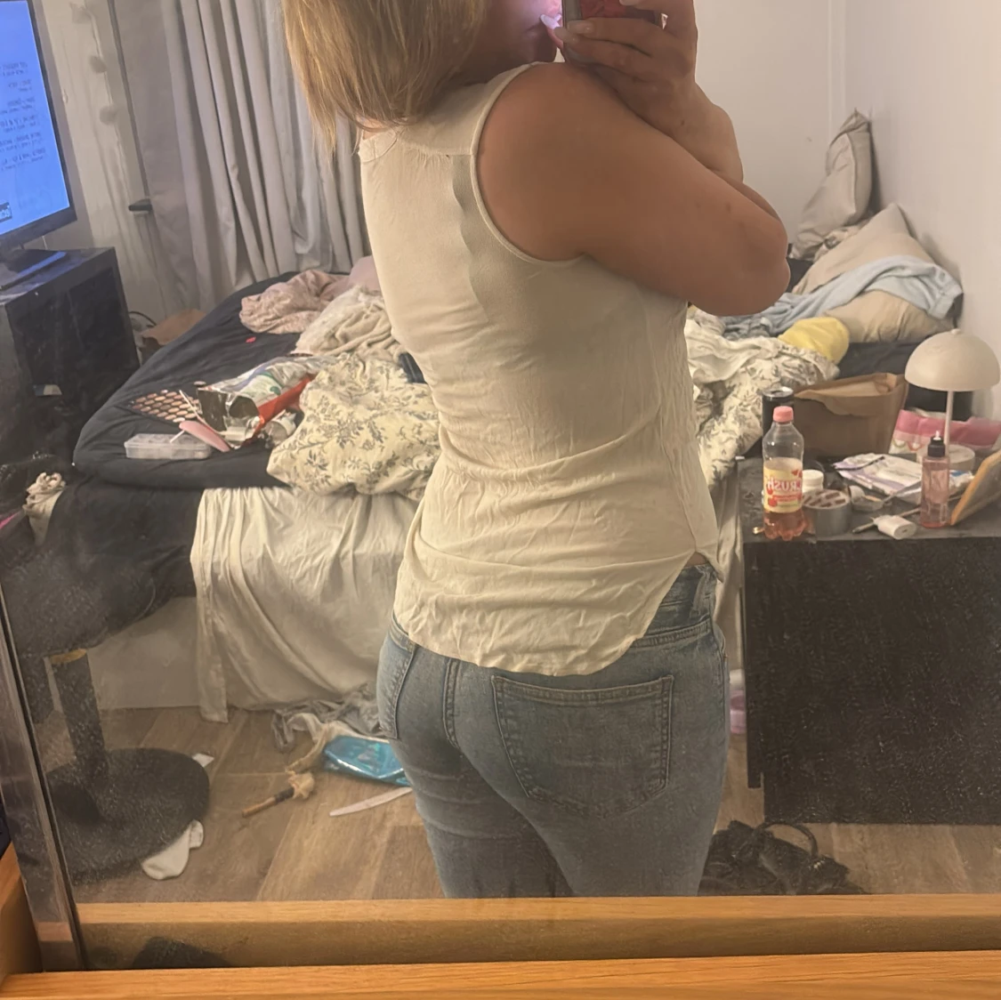 Vit ärmlös linnetopp med spets - 1