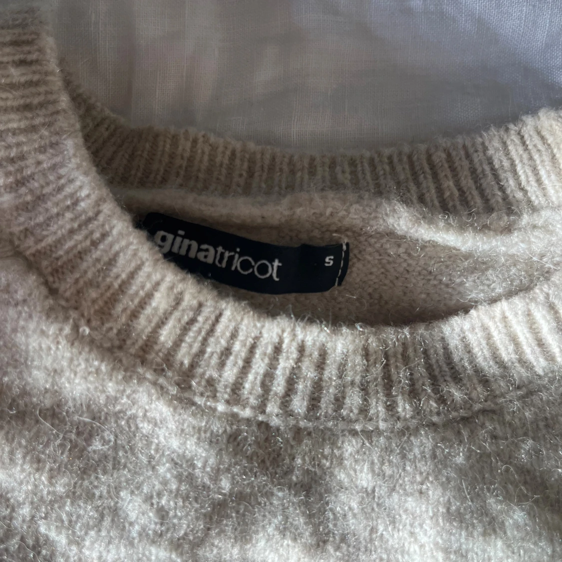 Beige stickad tröja från Gina Tricot - 1