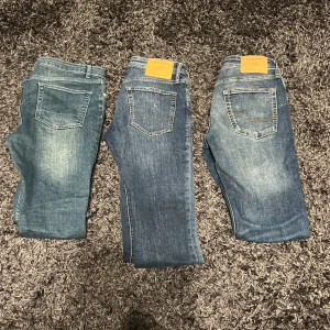 3st jeans  - Säljer 2 par Jack and Jones jeans och 1 par asos jeans. Alla 3 jeans för endast 649kr. Säljer de för att de inte passar längre. Storlek W30 L30 i alla. Skick 8,5/10