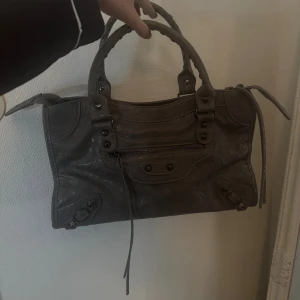 Balenziaga liknande väska  - Jättefin och knappt använd!