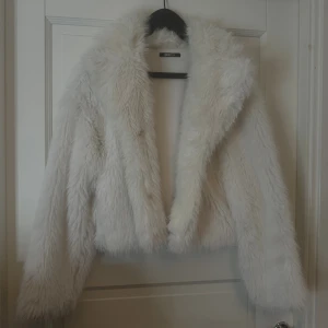 Fuskpälsjacka - Jättefin och aldrig använd 
