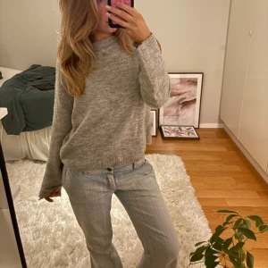 Stickad grå tröja  - En super fin stickad grå tröja ifrån lager 157 i storlek XS, passar mig som är runt 160💕