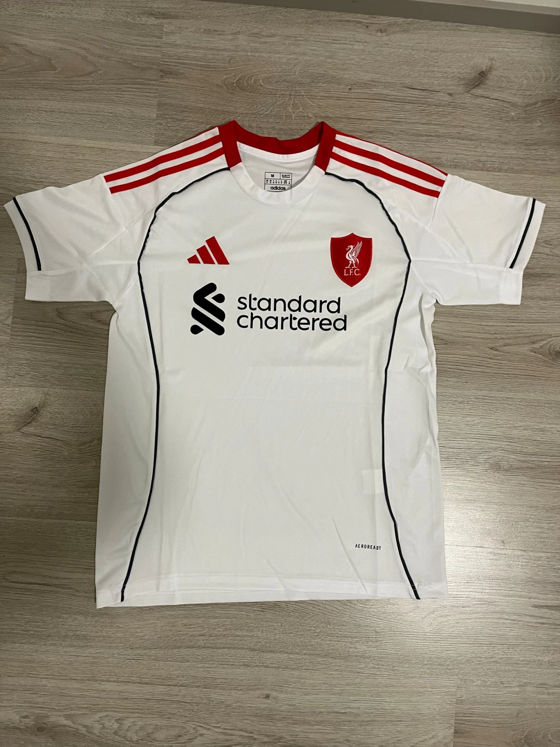 Vit Liverpool 25/26 borta fotbollströja Adidas M