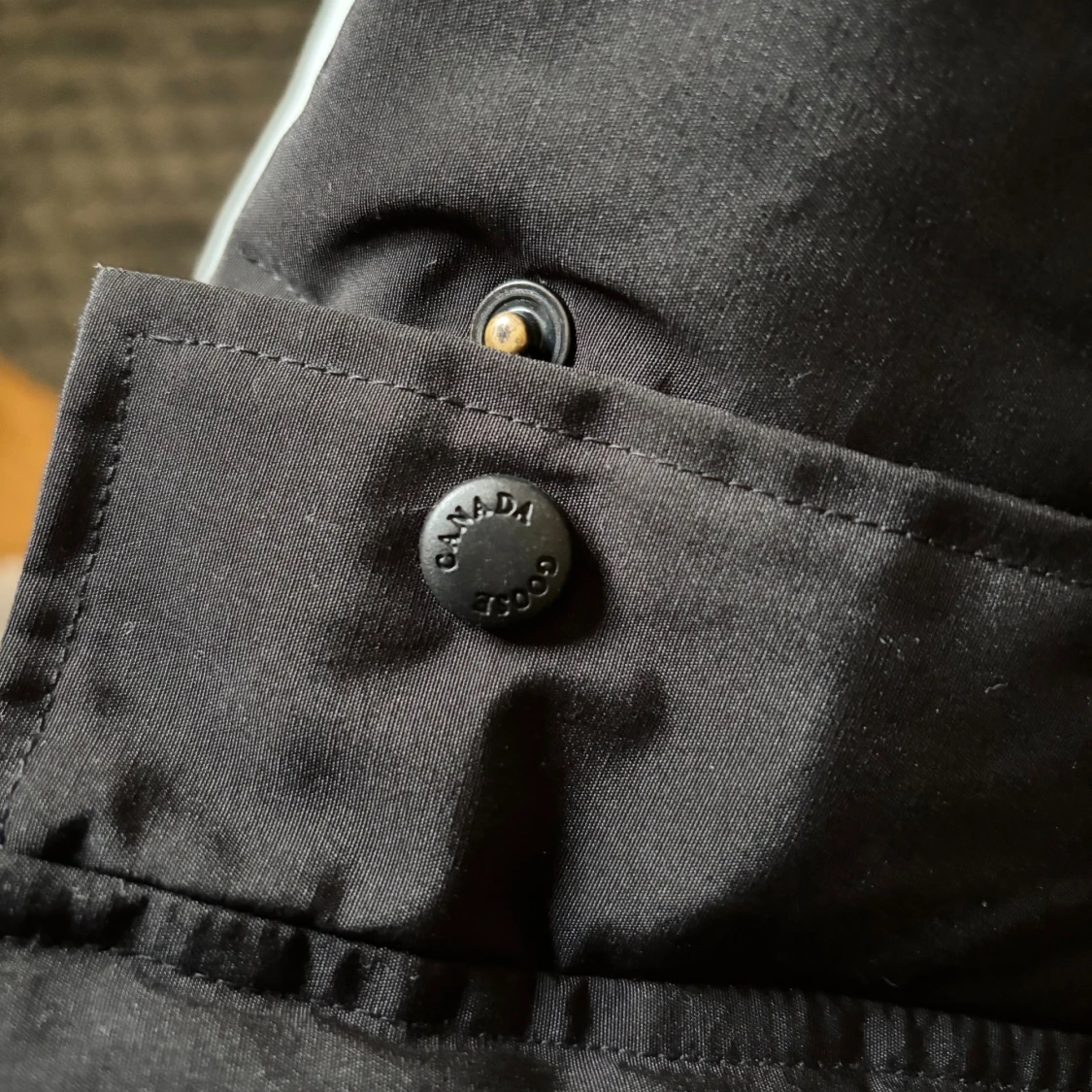 Svart pufferjacka från Canada Goose - 4