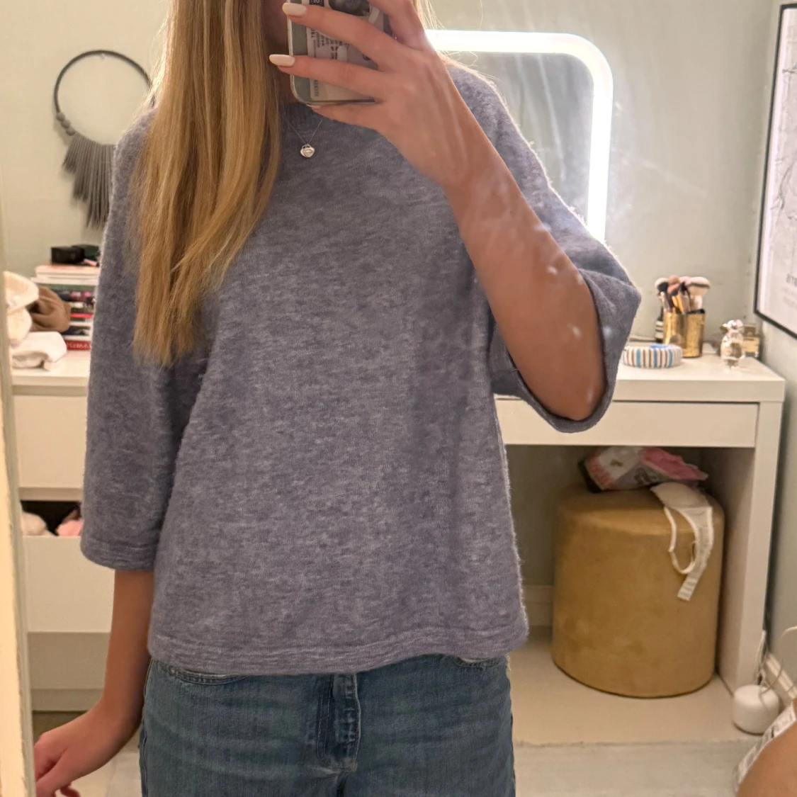 Ljusblå stickad tröja med trekvartsärm