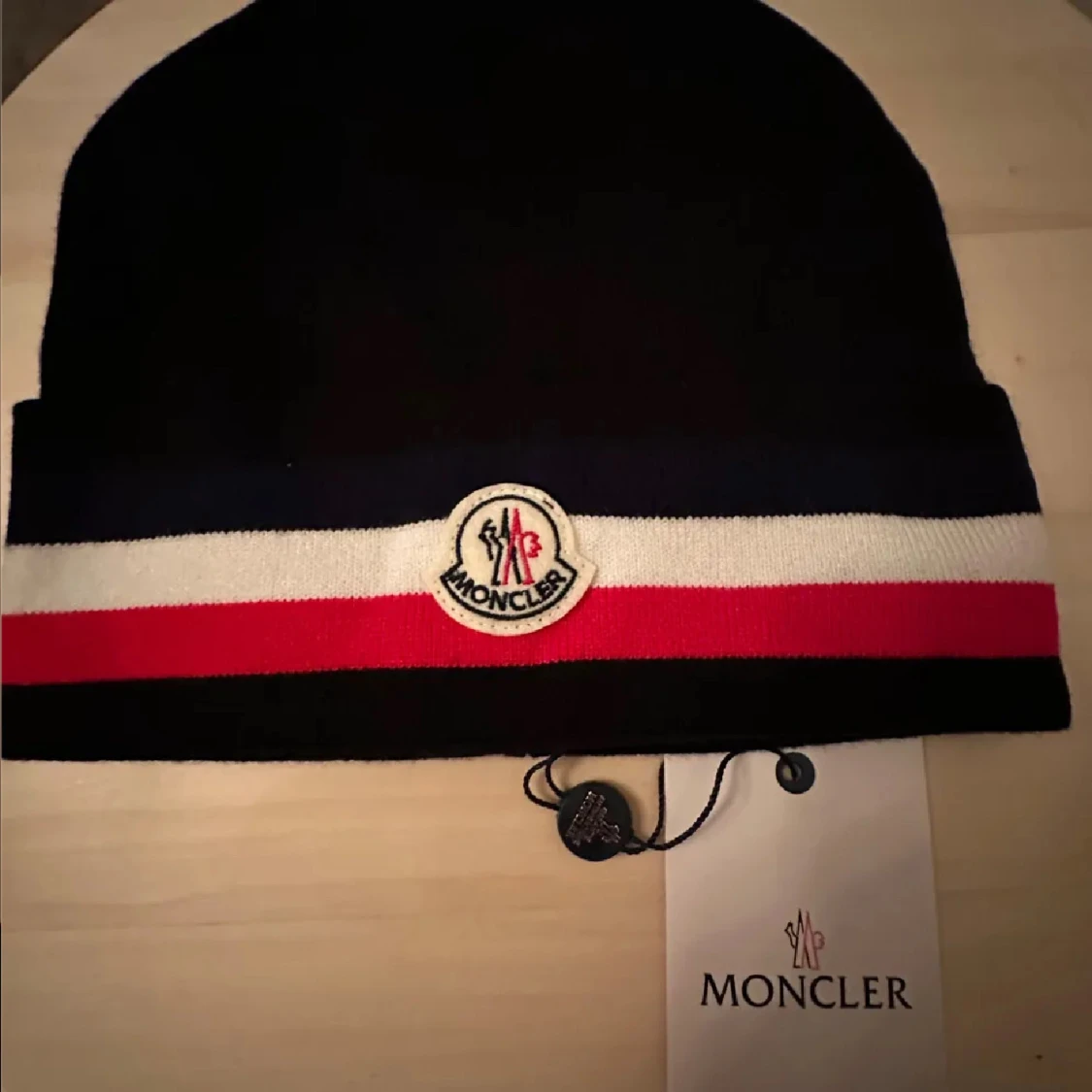 Moncler mössa med ränder Tiktok:marknads.closet - 2