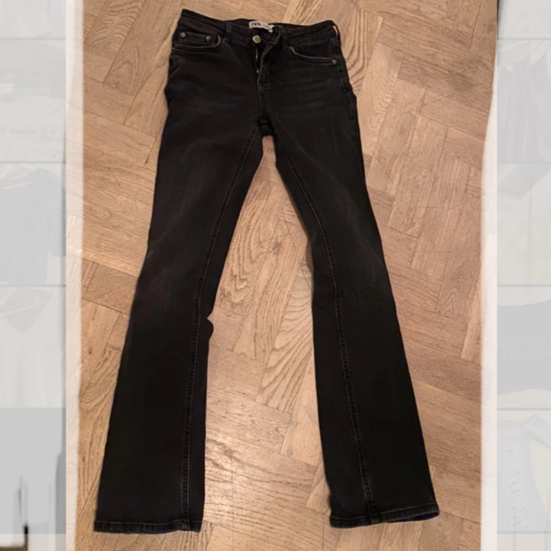 Svarta bootcut jeans från Zara