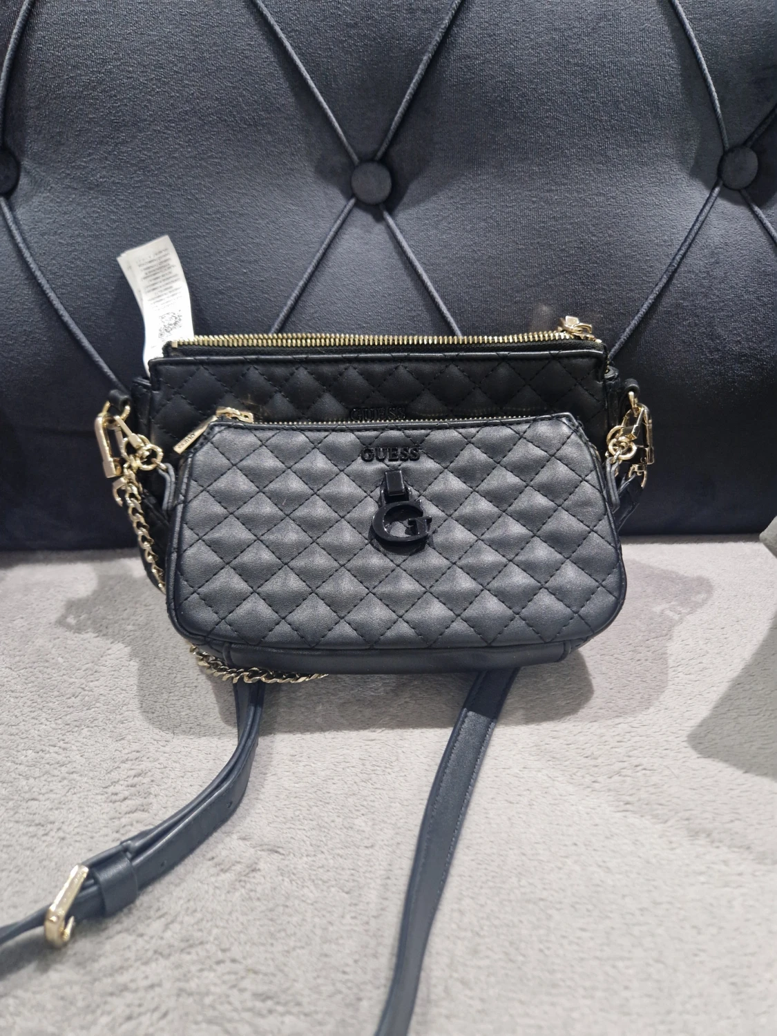 Svart quiltad axelväska från Guess