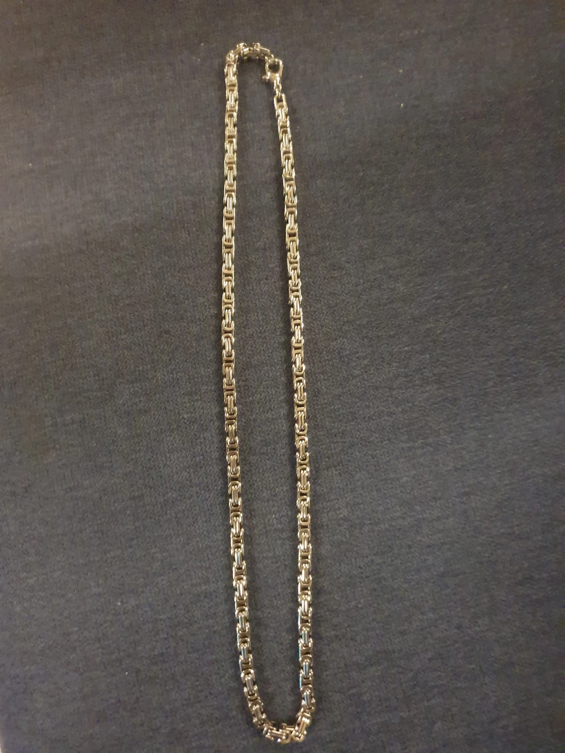 Tjockt silverfärgat halsband