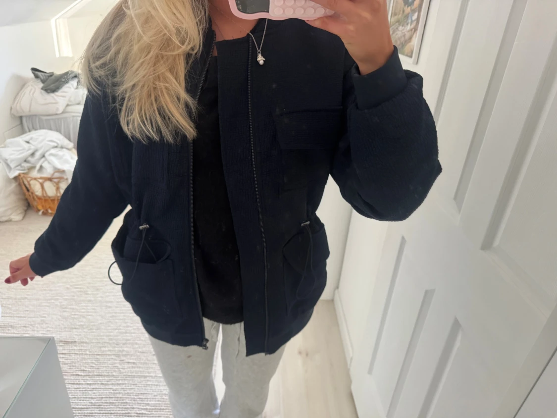 Mörkblå jacka - 2