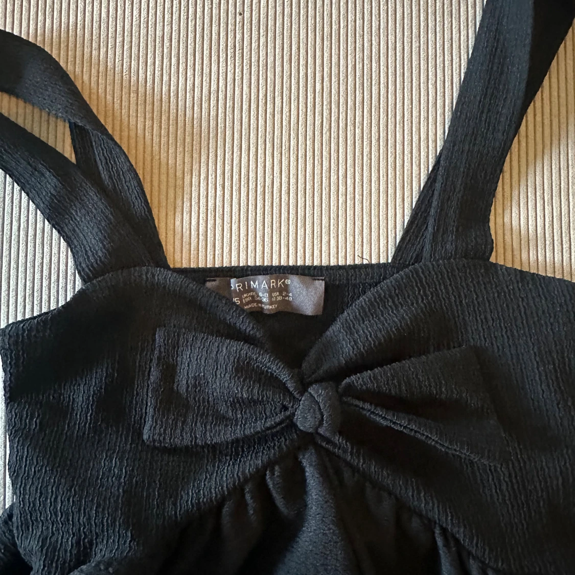 Svart linnetopp med rosett från Primark - 2