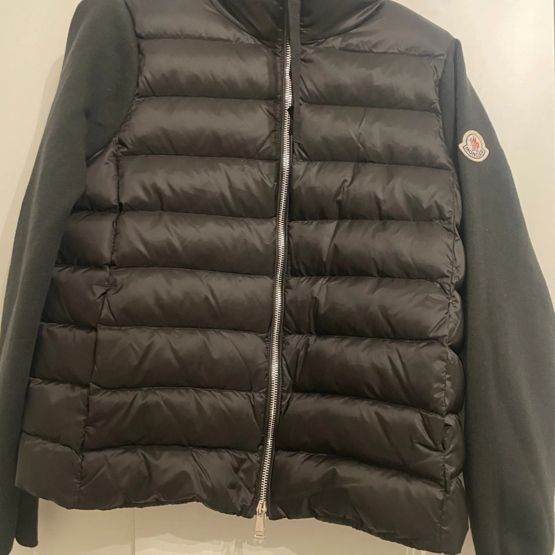 Svart pufferjacka från Moncler - 1