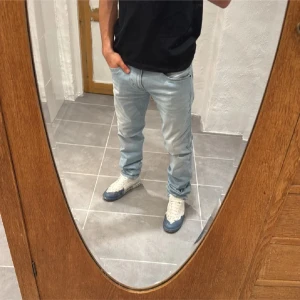 Replay jeans  - Ett par snygga byxor från Replay i storlek W32 L32 i modellen Anbbas 