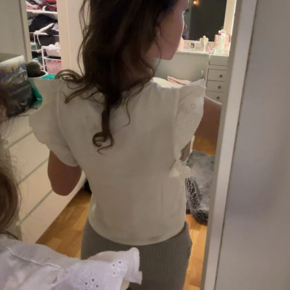 Vit blus med volangärmar från Bershka - 2