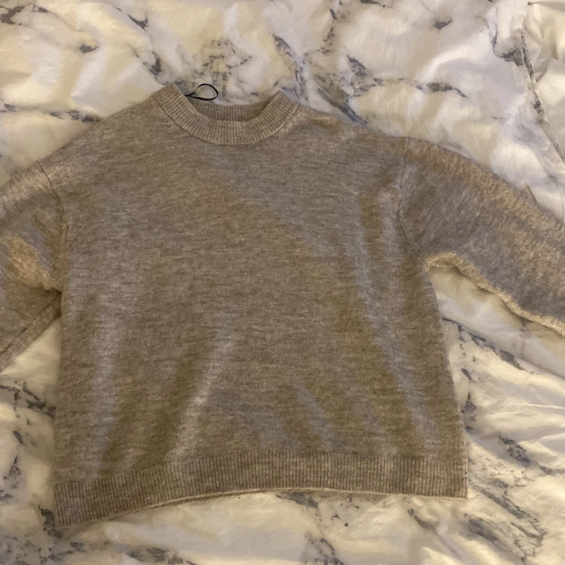 Beige stickad tröja från H&M