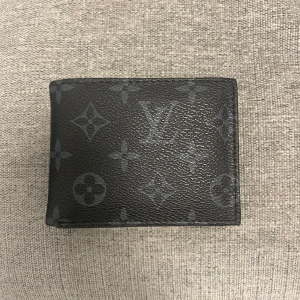 Svart L plånbok - Svart L plånbok. Bra kvalité. Nytt skick.