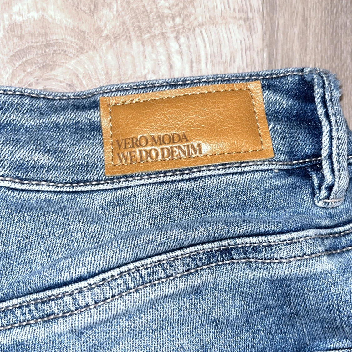 Blå bootcut jeans från Vero Moda - 2