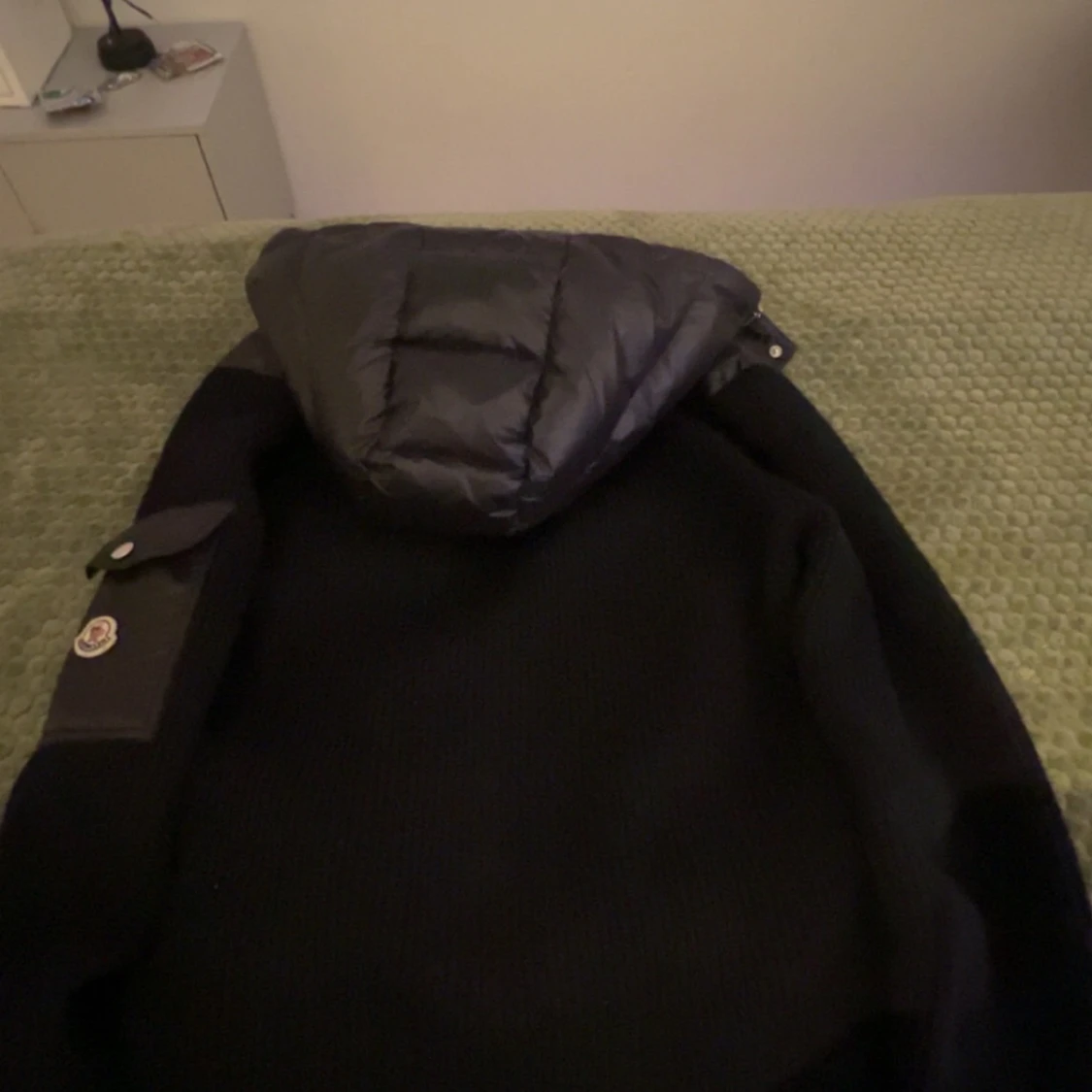 Svart Moncler pufferjacka med huva - 1