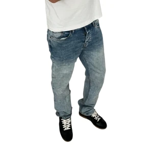 Monten jeans  - Tvär feta jeans med fet tvätt, priset kan såklart diskuteras! 