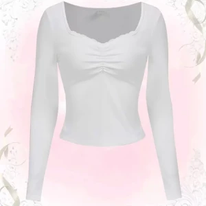 Vit och Svart Topp - En vit och en svart topp från shein, båda är storlek S, båda är helt oanvända. Säljer för 80kr tillsammans.