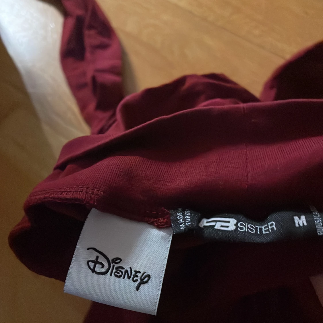 Vinröd Disneyklänning med Minnie Mouse - 3