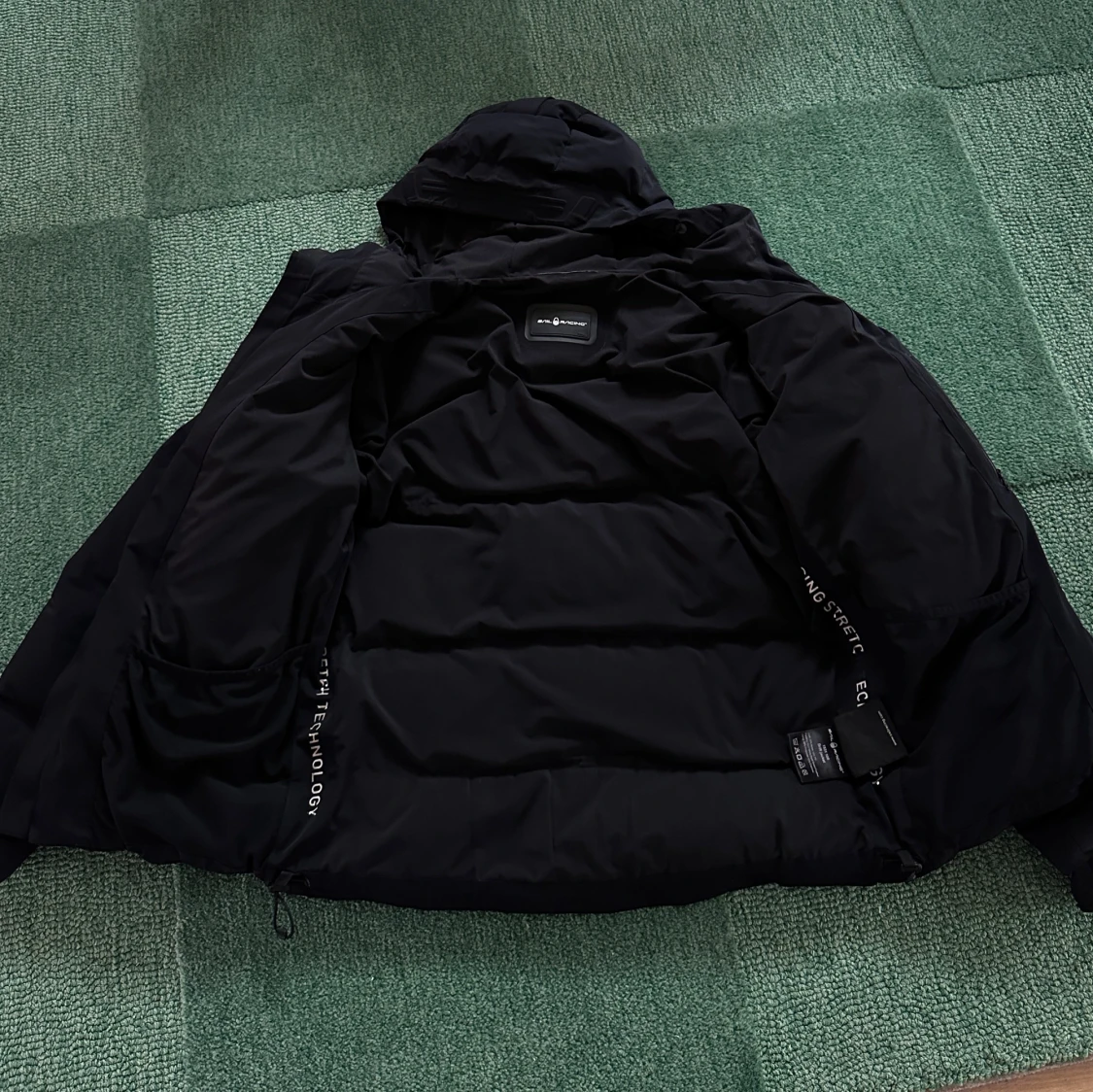 Svart Sail Racing pufferjacka med huva - 3