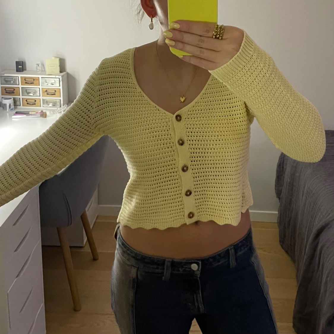 Ljusgul stickad kofta  - 3