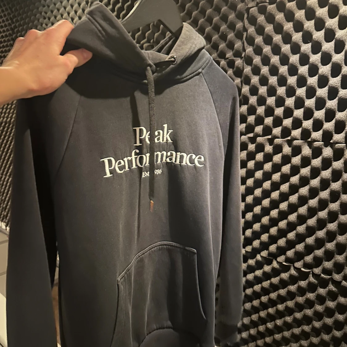Svart hoodie Peak Performance L