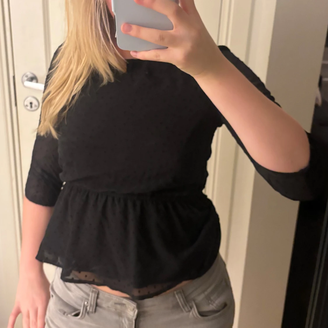 Svart blus med prickigt mesh - 1