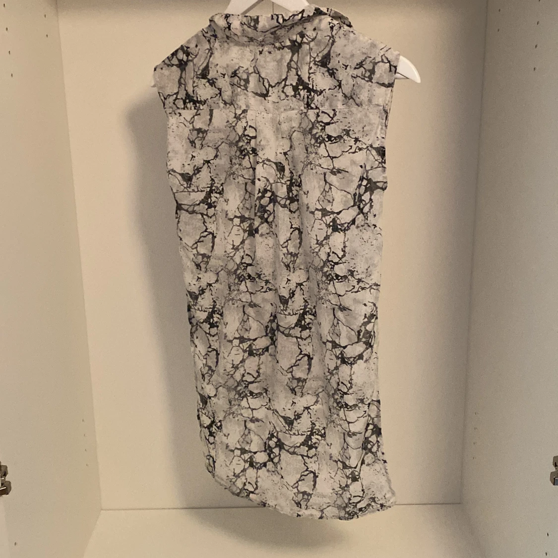 Ärmlös mönstrad kofta från Lindex - 1