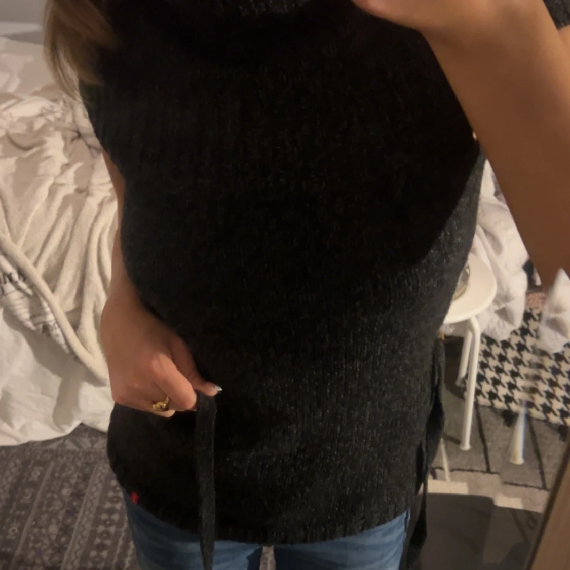 Svart stickad polotröja med knyt - 2