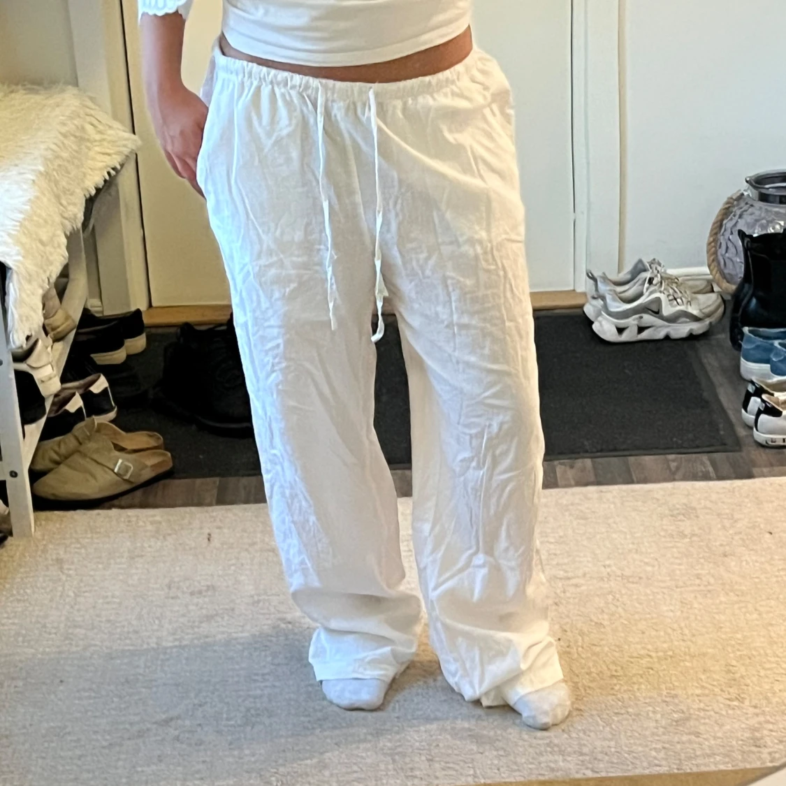 Vita linnebyxor med snörning - 1