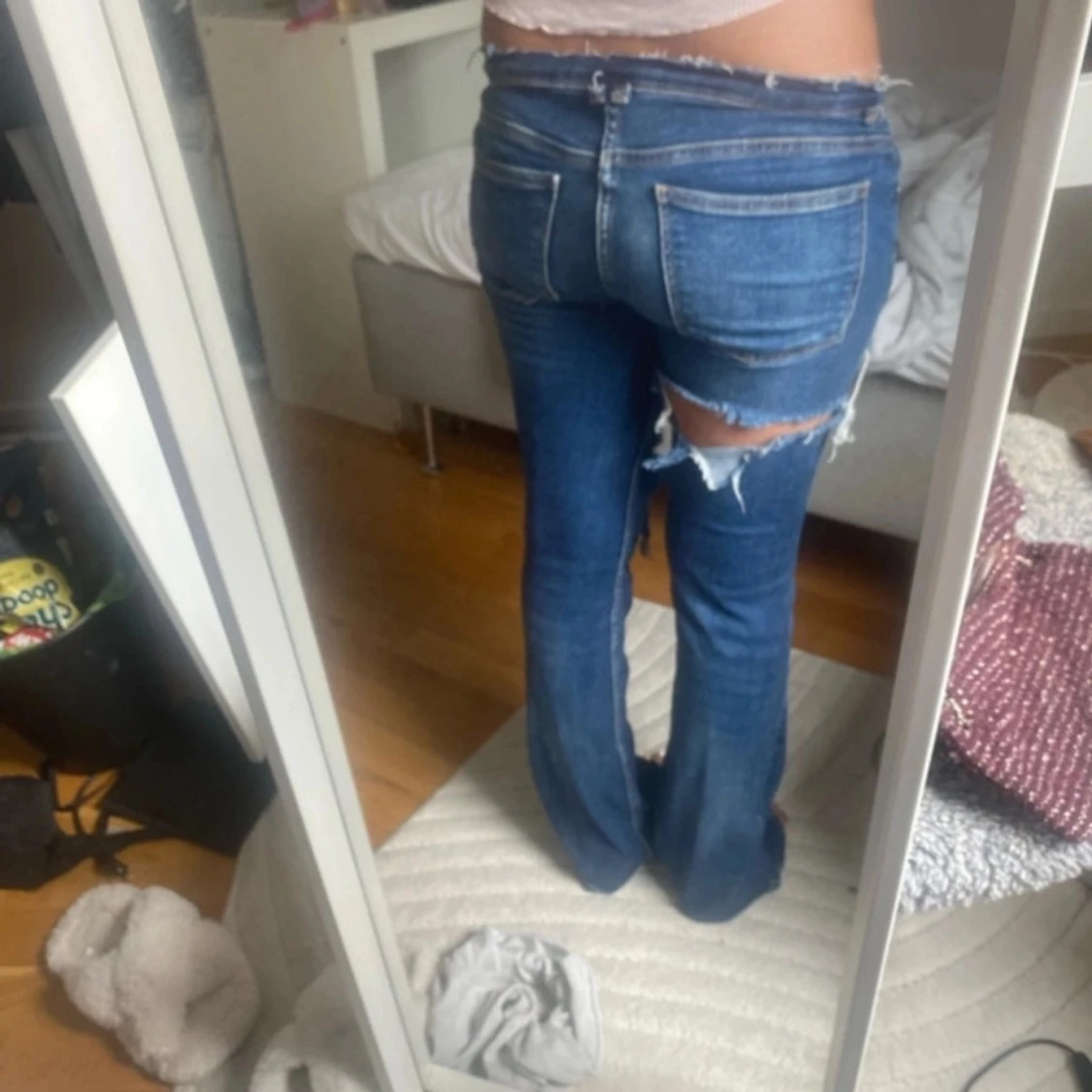 Blå slitna jeans - 90