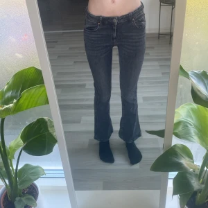 Gina tricot jeans - Gina tricot jeans i storlek 146 säljer då de är för små