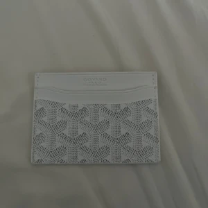 Korthållare - Korthållare i färgen vit, priset kan diskuteras!