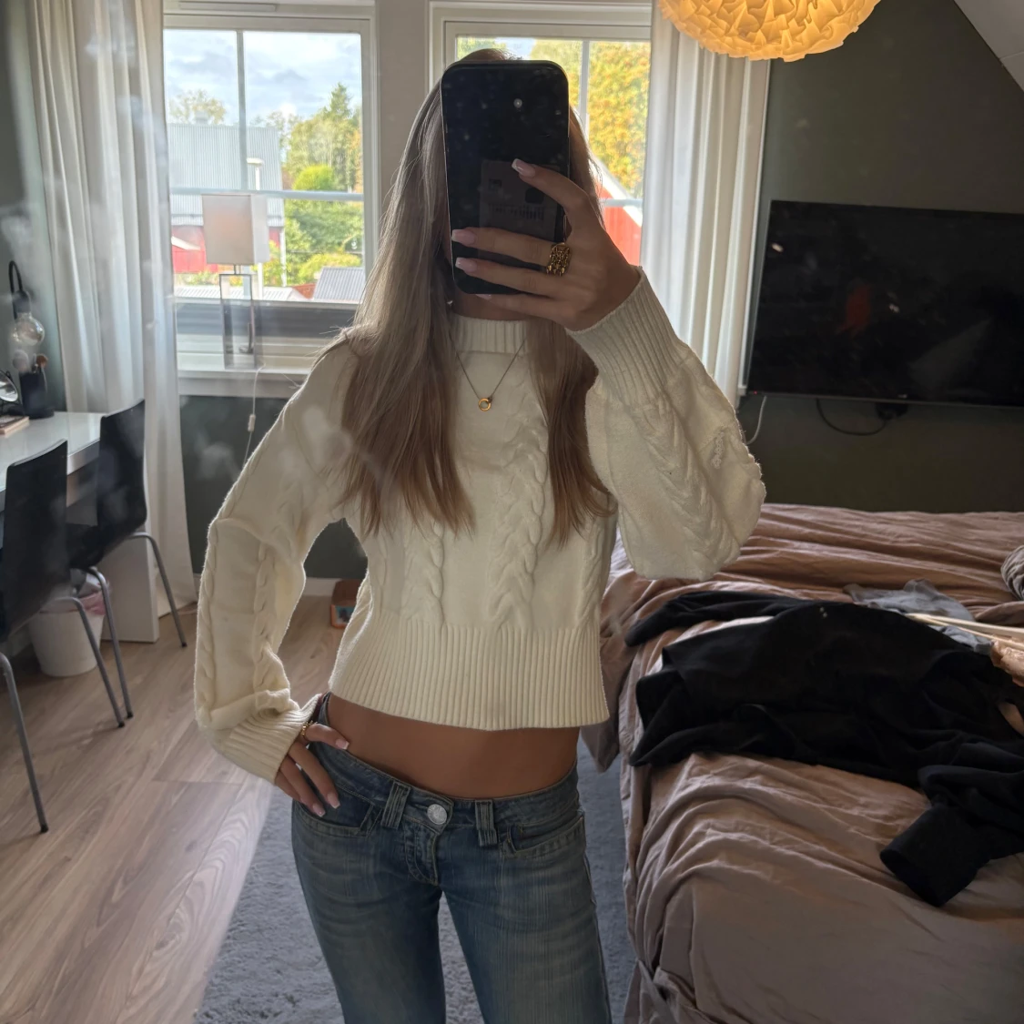 Vit croppad stickad tröja